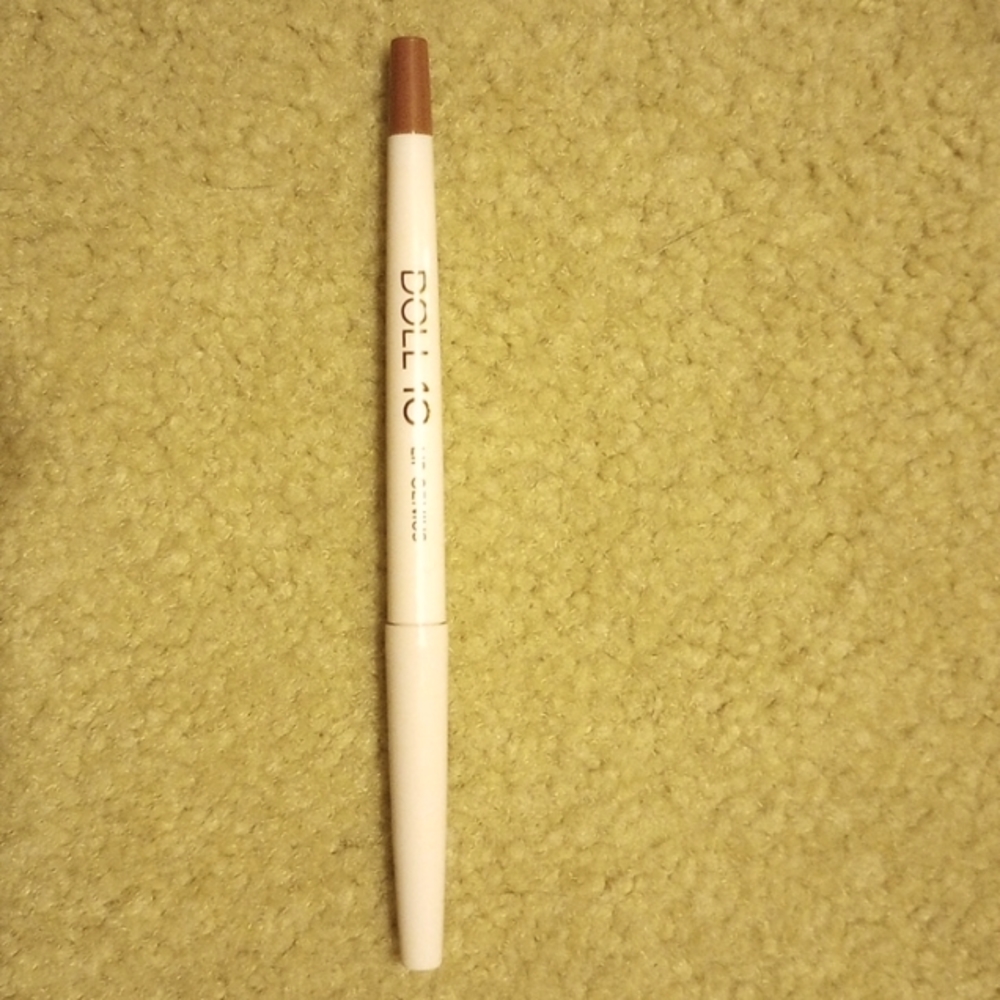 Doll 10 lip genius liner